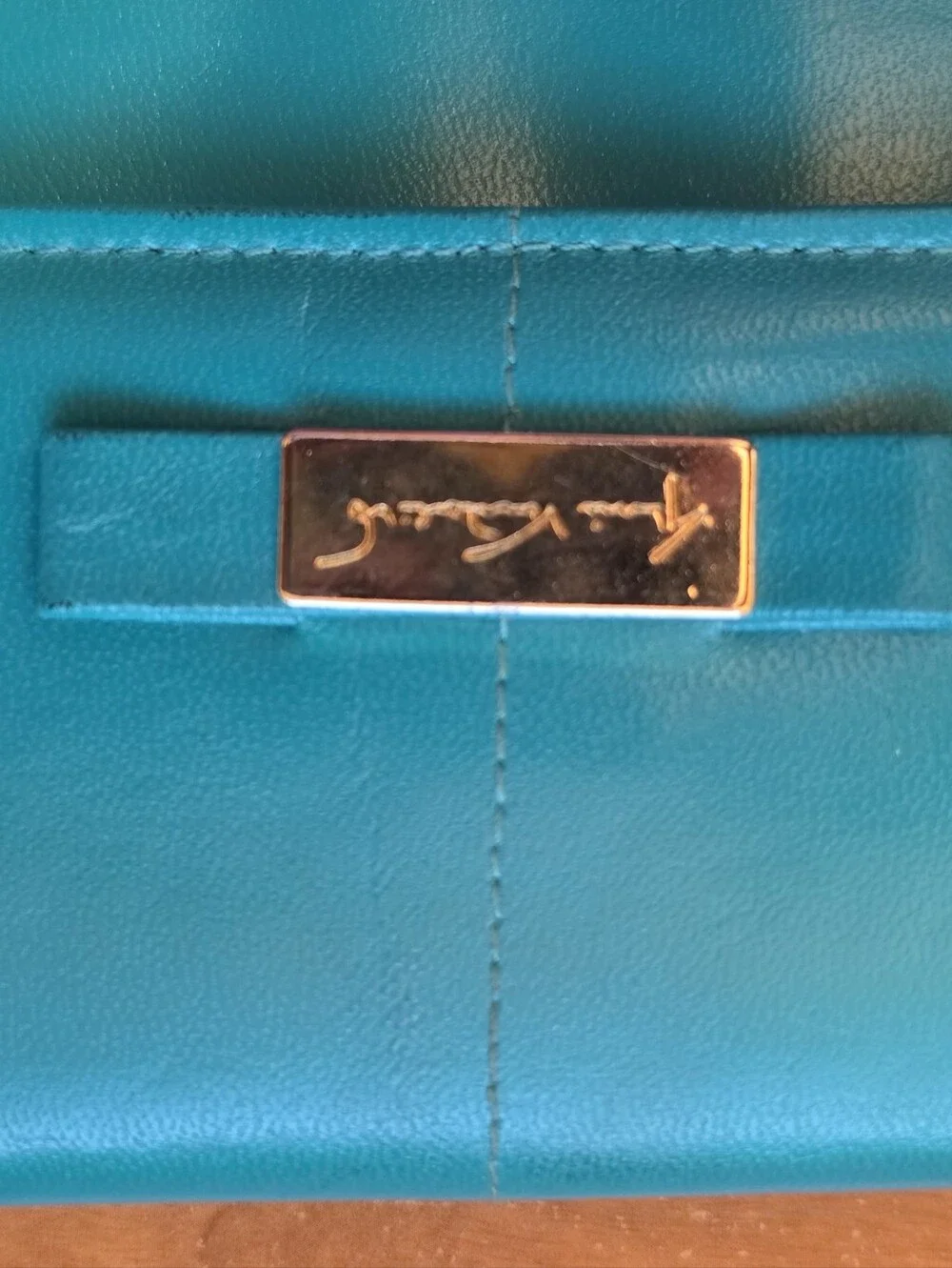Gloria Vanderbilt wallet has
